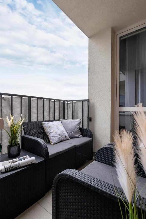 Osiedle Avia Harmonious Apartment With Balcony & Parking Cracow By Renters Prestige Краків Екстер'єр фото