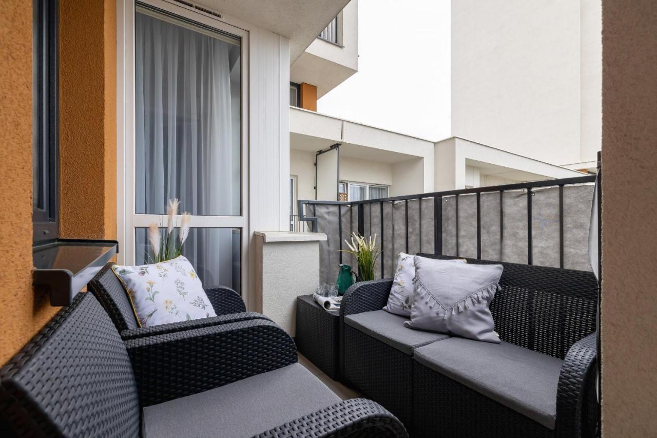 Osiedle Avia Harmonious Apartment With Balcony & Parking Cracow By Renters Prestige Краків Екстер'єр фото